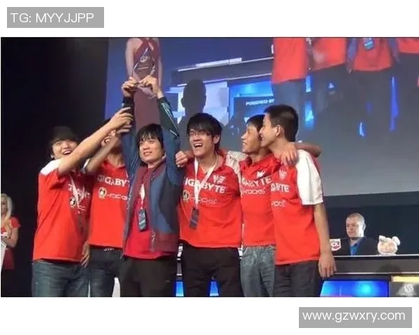 电竞新闻世界冠军杯赛中WE团队协作表现分析与点评探讨